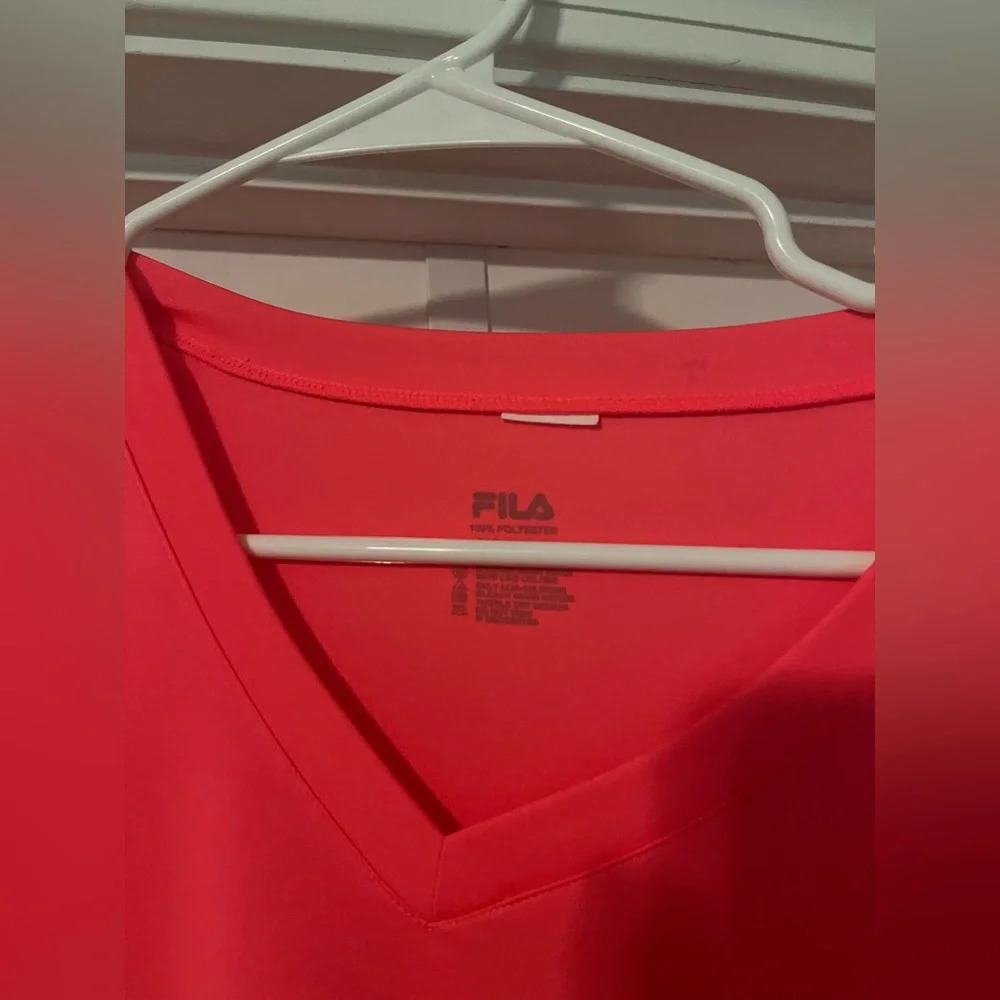 Van Der Meer V Neck - Picture 5 of 5